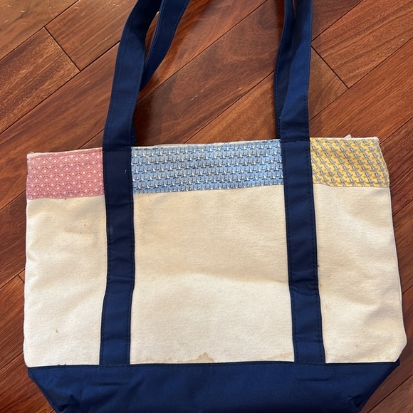 VINEYARD VINES Tote Bag. Small stains but good condition. - Picture 2 of 4